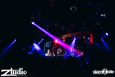 Grey Goose นำเสนอ TGIF : Tom Swoon ที่ สตูดิโอ ไลฟ์ ฮอลล์ — photo 103