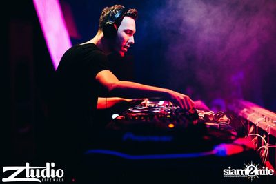 Grey Goose นำเสนอ TGIF : Tom Swoon ที่ สตูดิโอ ไลฟ์ ฮอลล์ — photo 122