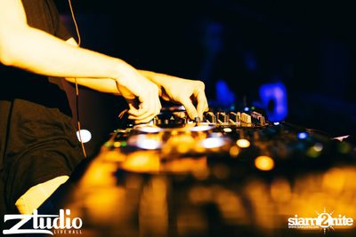 Grey Goose นำเสนอ TGIF : Tom Swoon ที่ สตูดิโอ ไลฟ์ ฮอลล์ — photo 125