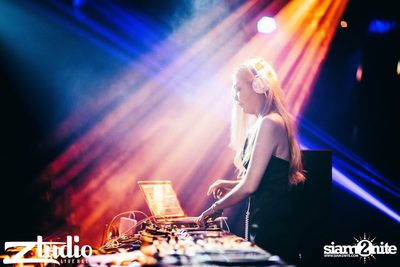 Grey Goose นำเสนอ TGIF : Tom Swoon ที่ สตูดิโอ ไลฟ์ ฮอลล์ — photo 128