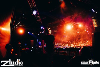 Grey Goose นำเสนอ TGIF : Tom Swoon ที่ สตูดิโอ ไลฟ์ ฮอลล์ — photo 129