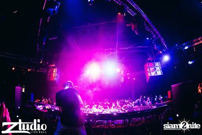 Grey Goose นำเสนอ TGIF : Tom Swoon ที่ สตูดิโอ ไลฟ์ ฮอลล์ — photo 130
