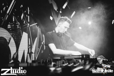 Grey Goose นำเสนอ TGIF : Tom Swoon ที่ สตูดิโอ ไลฟ์ ฮอลล์ — photo 135