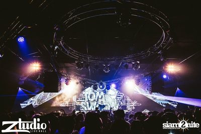 Grey Goose นำเสนอ TGIF : Tom Swoon ที่ สตูดิโอ ไลฟ์ ฮอลล์ — photo 136