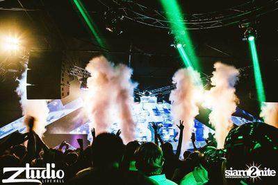 Grey Goose นำเสนอ TGIF : Tom Swoon ที่ สตูดิโอ ไลฟ์ ฮอลล์ — photo 137