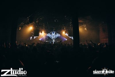 Grey Goose นำเสนอ TGIF : Tom Swoon ที่ สตูดิโอ ไลฟ์ ฮอลล์ — photo 141