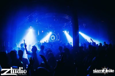 Grey Goose นำเสนอ TGIF : Tom Swoon ที่ สตูดิโอ ไลฟ์ ฮอลล์ — photo 142