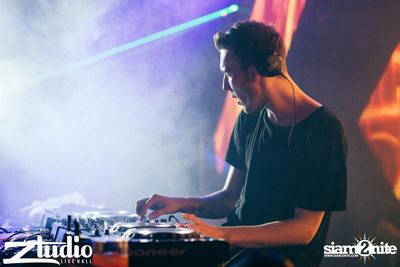 Grey Goose นำเสนอ TGIF : Tom Swoon ที่ สตูดิโอ ไลฟ์ ฮอลล์ — photo 147
