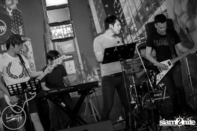Saturday Night at BottomsUp, Thonglor — photo 19