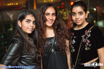 Suno Entertainment นำเสนอ DJ Lloyd Live ที่ มายา รูฟท็อป บาร์ — photo 32
