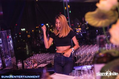 Suno Entertainment นำเสนอ DJ Lloyd Live ที่ มายา รูฟท็อป บาร์ — photo 68