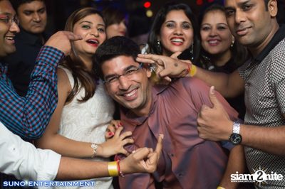 Suno Entertainment นำเสนอ DJ Lloyd Live ที่ มายา รูฟท็อป บาร์ — photo 74
