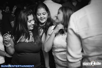 Suno Entertainment นำเสนอ DJ Lloyd Live ที่ มายา รูฟท็อป บาร์ — photo 101