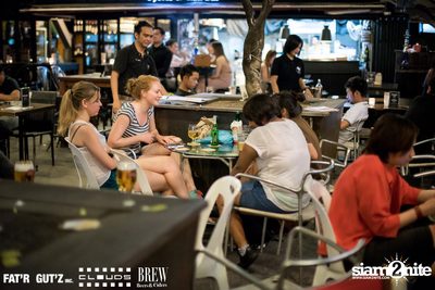 Seenspace Invasion ที่ร้าน Clouds, Fat'R Gut'z และ BREW Beers & Ciders — photo 2