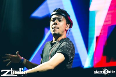 Revealed นำเสนอ Asian Club Tour ที่ สตูดิโอ ไลฟ์ ฮอลล์ — photo 2