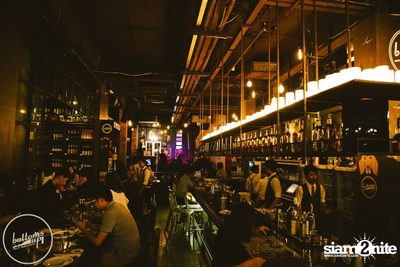 Friday Night at Wine, Beer & Bistro Bar BottomsUp Thonglor — photo 6