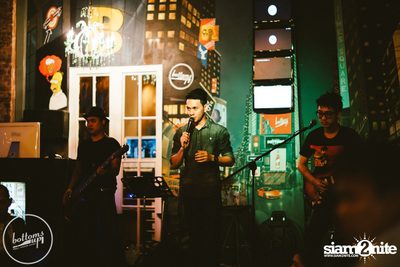 Friday Night at Wine, Beer & Bistro Bar BottomsUp Thonglor — photo 9