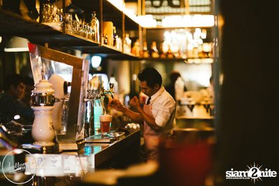 Friday Night at Wine, Beer & Bistro Bar BottomsUp Thonglor — photo 10