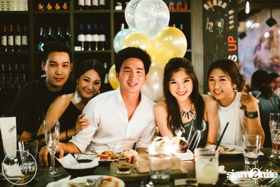 Friday Night at Wine, Beer & Bistro Bar BottomsUp Thonglor — photo 16