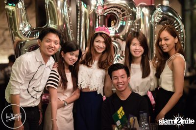Friday Night at Wine, Beer & Bistro Bar BottomsUp Thonglor — photo 25