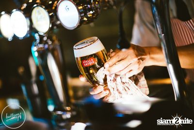Friday Night at Wine, Beer & Bistro Bar BottomsUp Thonglor — photo 26