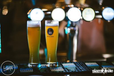 Friday Night at Wine, Beer & Bistro Bar BottomsUp Thonglor — photo 27