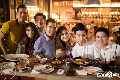 Friday Night at Wine, Beer & Bistro Bar BottomsUp Thonglor — photo 28