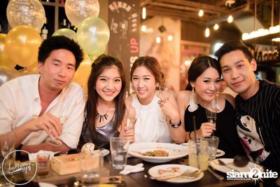 Friday Night at Wine, Beer & Bistro Bar BottomsUp Thonglor — photo 30