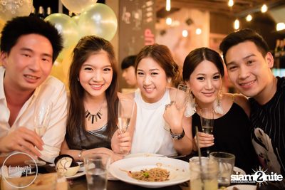 Friday Night at Wine, Beer & Bistro Bar BottomsUp Thonglor — photo 31