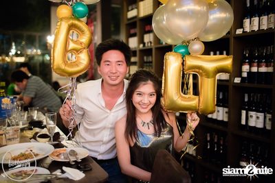 Friday Night at Wine, Beer & Bistro Bar BottomsUp Thonglor — photo 34