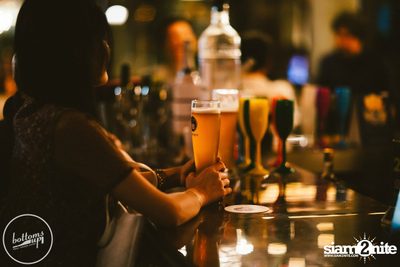 Friday Night at Wine, Beer & Bistro Bar BottomsUp Thonglor — photo 42