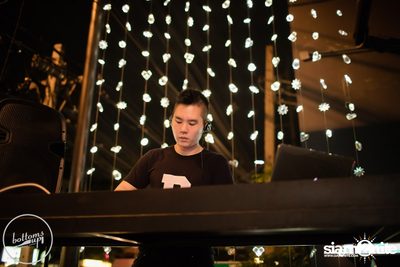 Friday Night at Wine, Beer & Bistro Bar BottomsUp Thonglor — photo 50