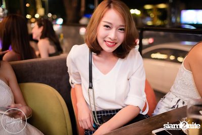 Friday Night at Wine, Beer & Bistro Bar BottomsUp Thonglor — photo 54