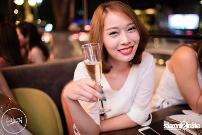 Friday Night at Wine, Beer & Bistro Bar BottomsUp Thonglor — photo 56