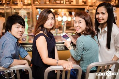 Friday Night at Wine, Beer & Bistro Bar BottomsUp Thonglor — photo 59