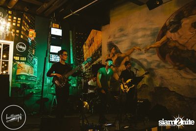 Friday Night at Wine, Beer & Bistro Bar BottomsUp Thonglor — photo 73