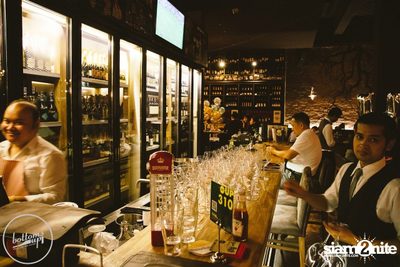 Friday Night at Wine, Beer & Bistro Bar BottomsUp Thonglor — photo 77