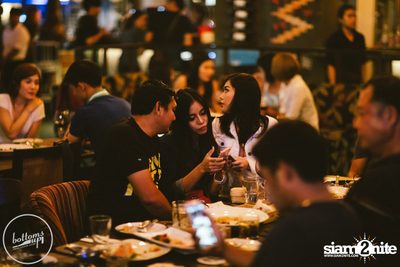 Friday Night at Wine, Beer & Bistro Bar BottomsUp Thonglor — photo 85