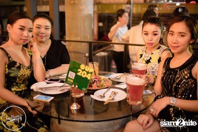 Friday Night at Wine, Beer & Bistro Bar BottomsUp Thonglor — photo 88