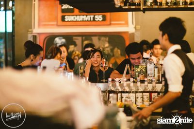 Friday Night at Wine, Beer & Bistro Bar BottomsUp Thonglor — photo 89