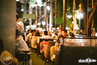 Friday Night at Wine, Beer & Bistro Bar BottomsUp Thonglor — photo 92