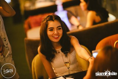 Friday Night at Wine, Beer & Bistro Bar BottomsUp Thonglor — photo 93