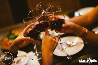 Friday Night at Wine, Beer & Bistro Bar BottomsUp Thonglor — photo 98