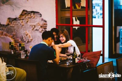 Friday Night at Wine, Beer & Bistro Bar BottomsUp Thonglor — photo 99