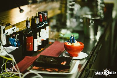 Friday Night at Wine, Beer & Bistro Bar BottomsUp Thonglor — photo 101