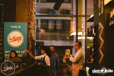 Friday Night at Wine, Beer & Bistro Bar BottomsUp Thonglor — photo 104