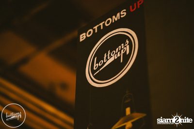 Friday Night at Wine, Beer & Bistro Bar BottomsUp Thonglor — photo 106