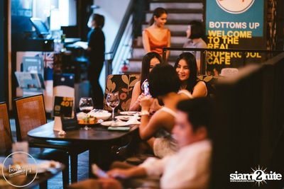 Friday Night at Wine, Beer & Bistro Bar BottomsUp Thonglor — photo 107