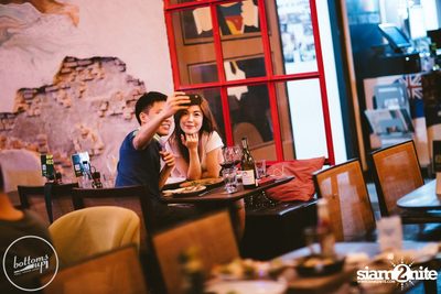 Friday Night at Wine, Beer & Bistro Bar BottomsUp Thonglor — photo 108
