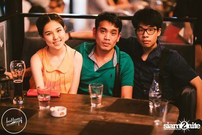 Friday Night at Wine, Beer & Bistro Bar BottomsUp Thonglor — photo 111